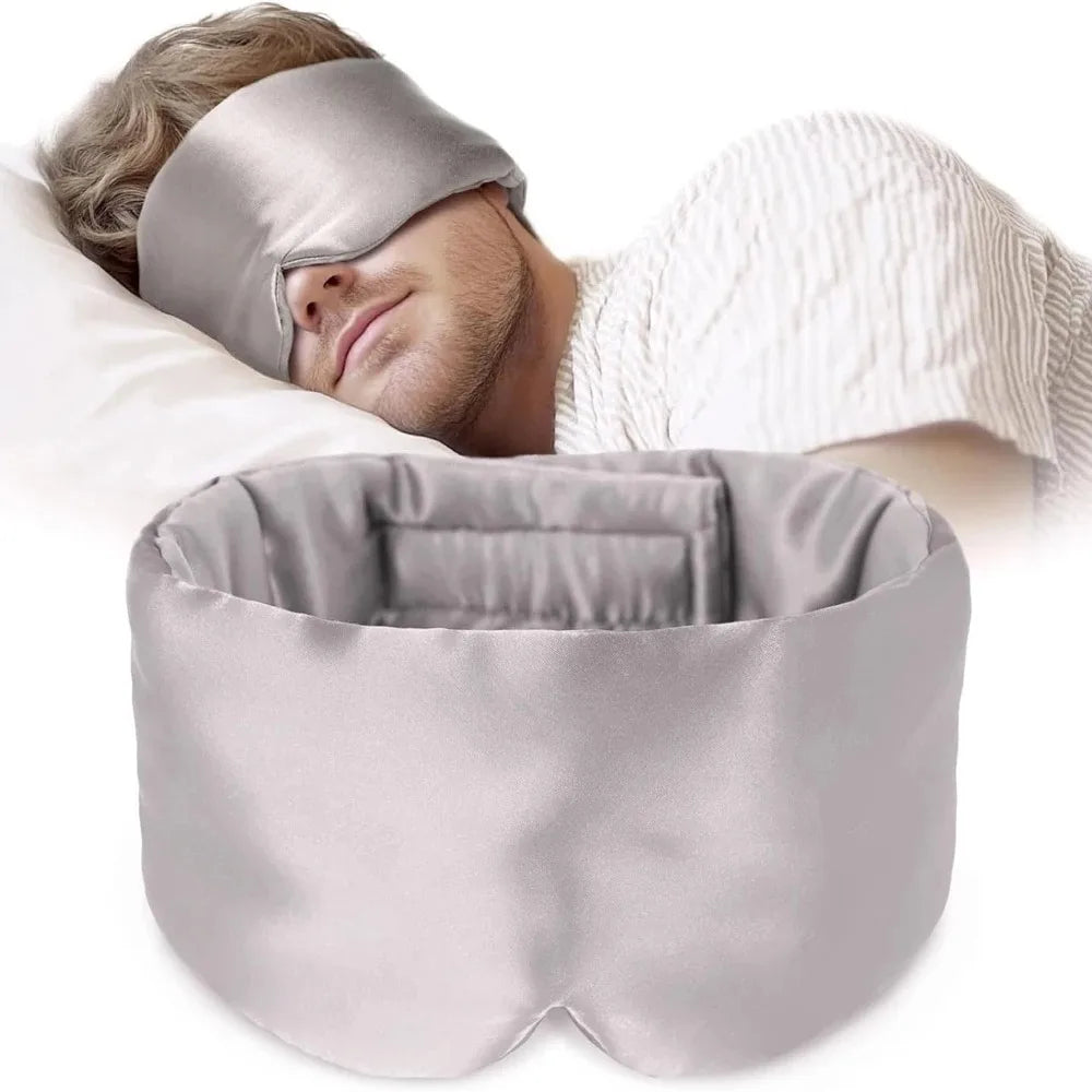 Mascherina per dormire in seta Retta colore grigio chiaro, indossata