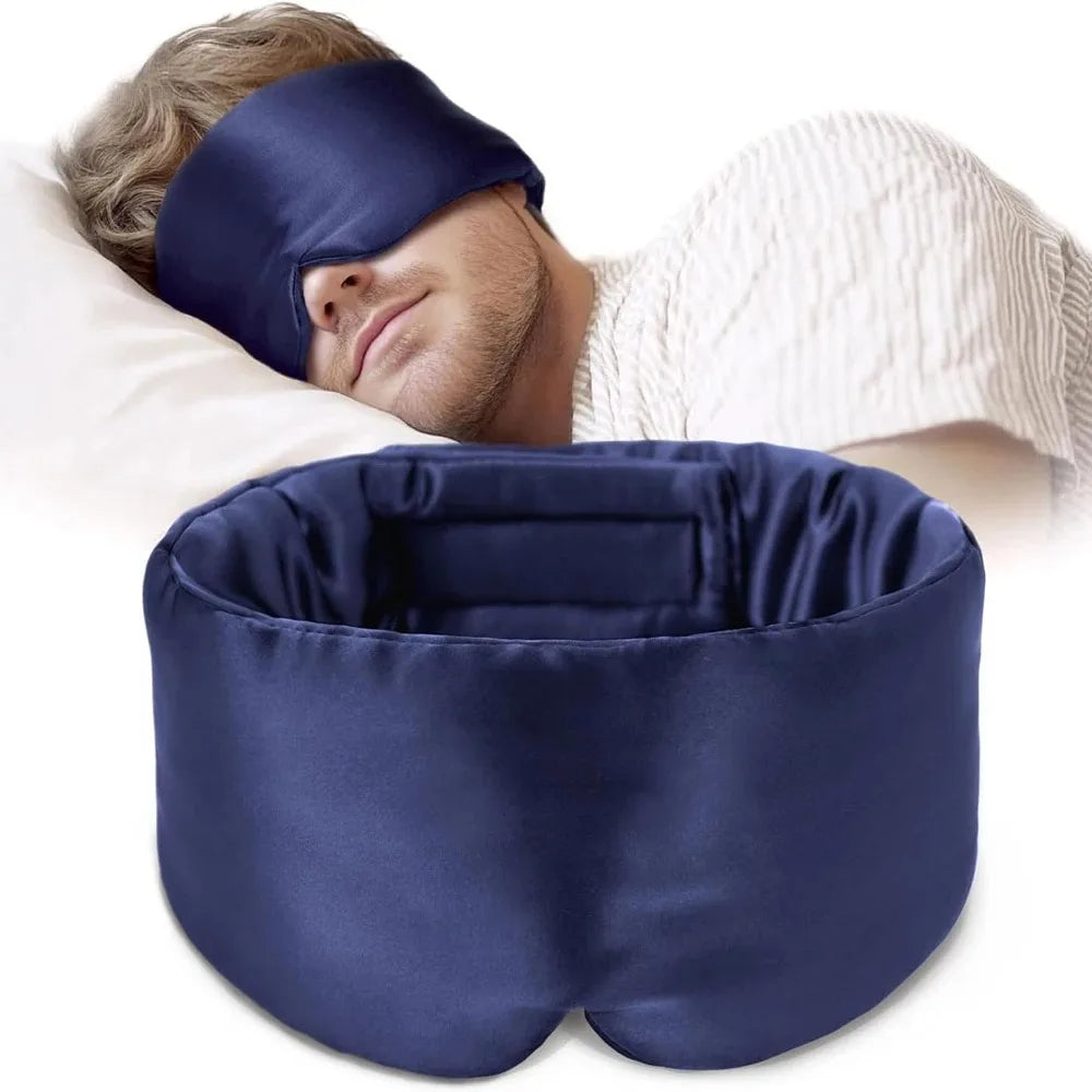 Mascherina per dormire in seta Retta colore blu scuro, indossata